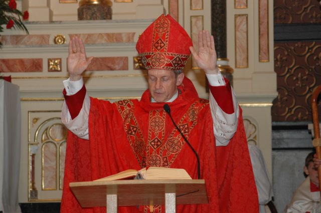 biskupudzielabogosawiestwa.jpg