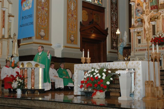 homiliaksstanisawdutkaproboszczparafiipwbogosawionejkarolinykzkwnywtarnowie3.jpg